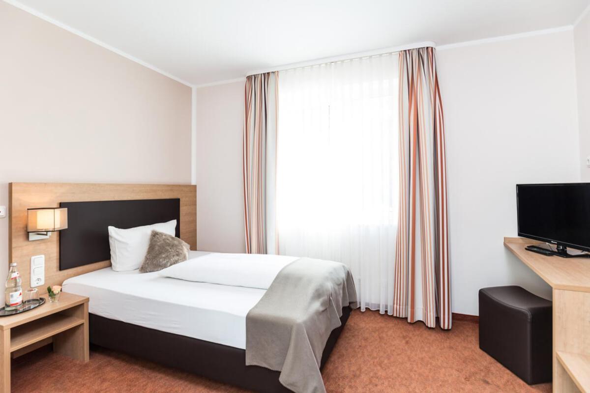 היינסברג Hotel Sarah מראה חיצוני תמונה