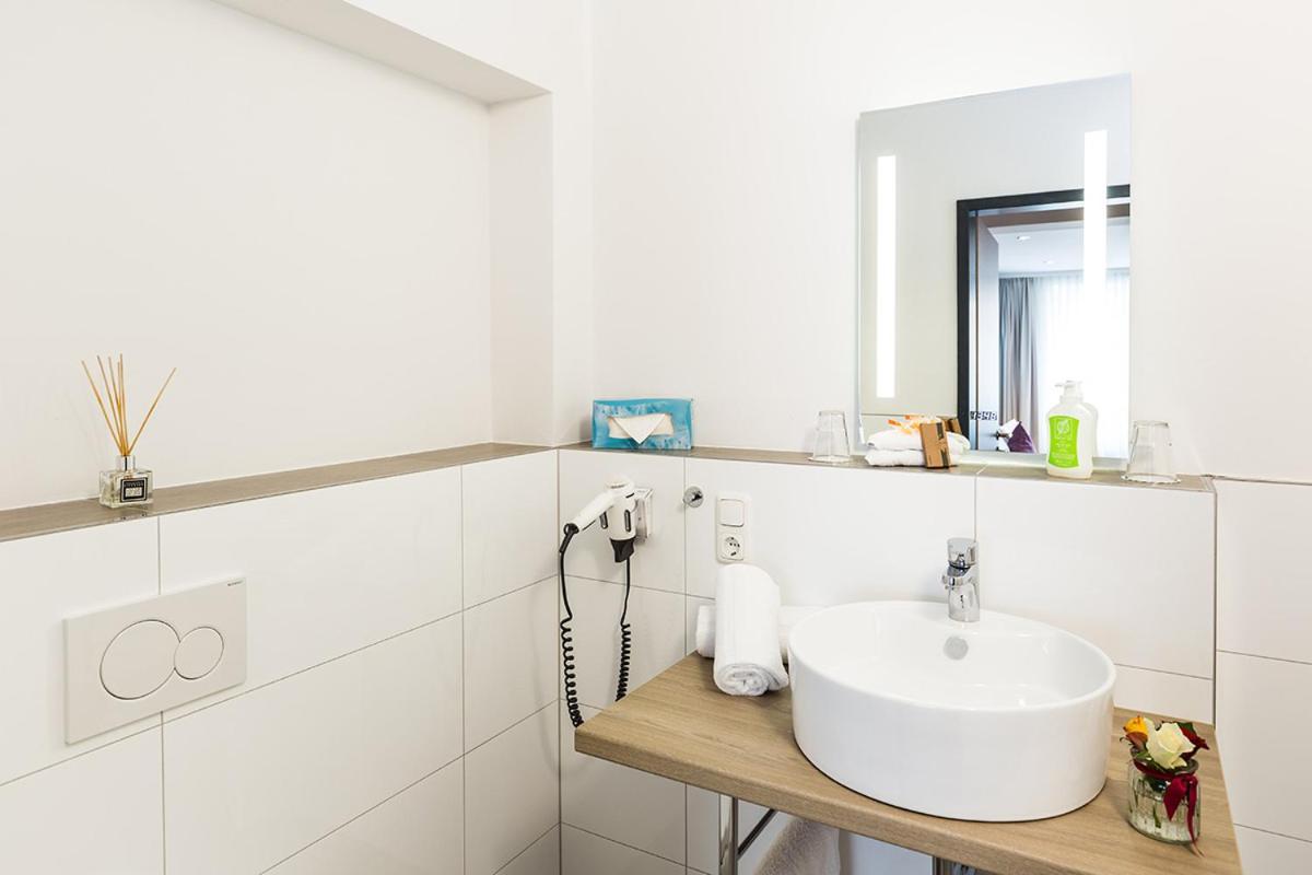 היינסברג Hotel Sarah מראה חיצוני תמונה
