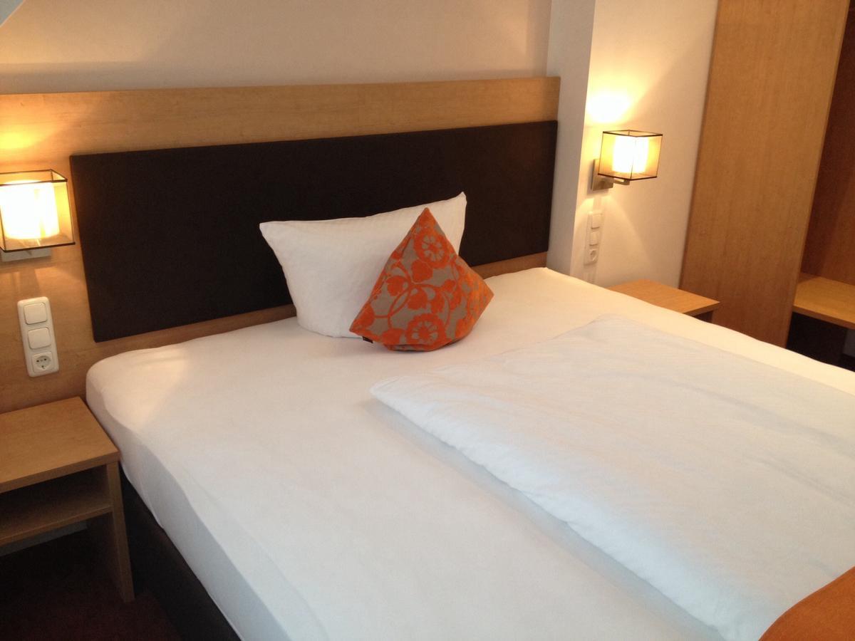 היינסברג Hotel Sarah מראה חיצוני תמונה