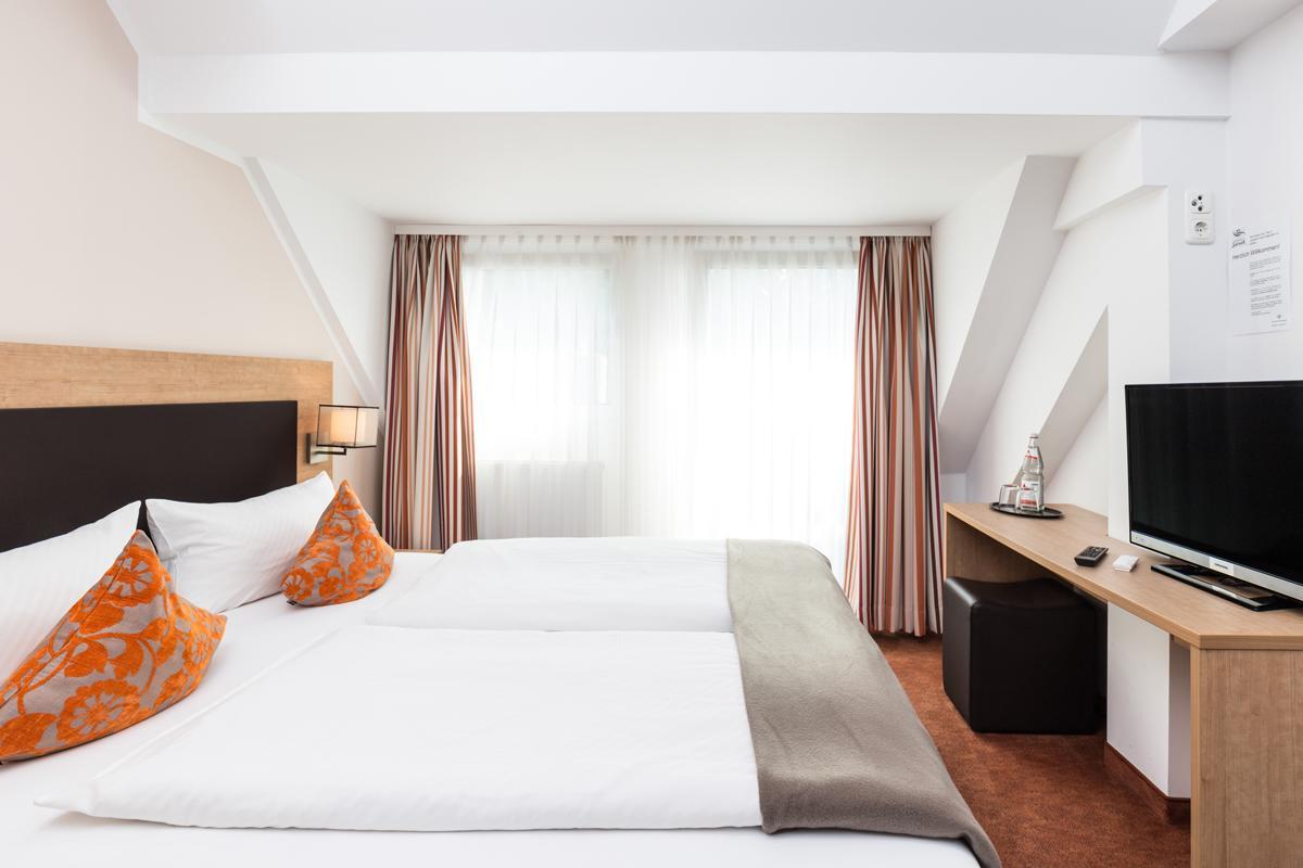 היינסברג Hotel Sarah מראה חיצוני תמונה